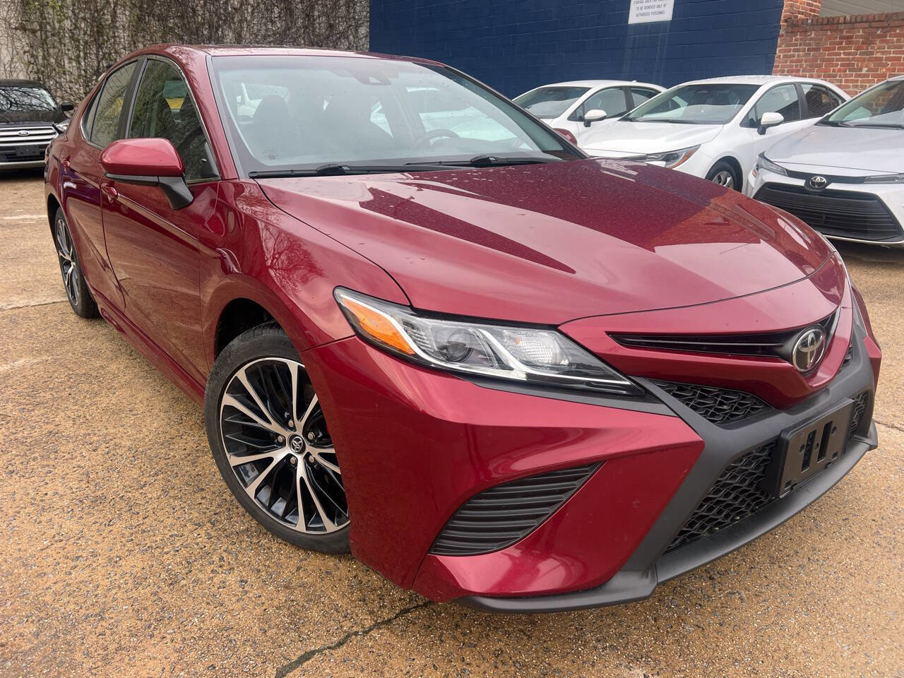 Used 2018 Toyota Camry SE w/ Moonroof Package image 7