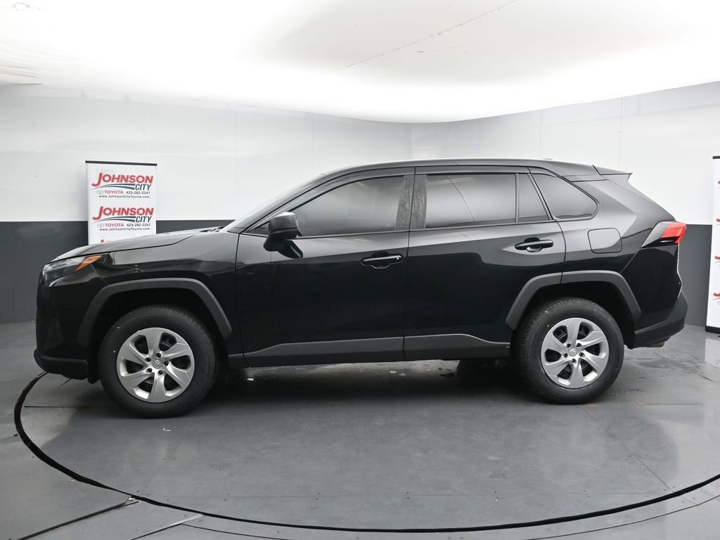 Used 2023 Toyota RAV4 LE FWD image 5
