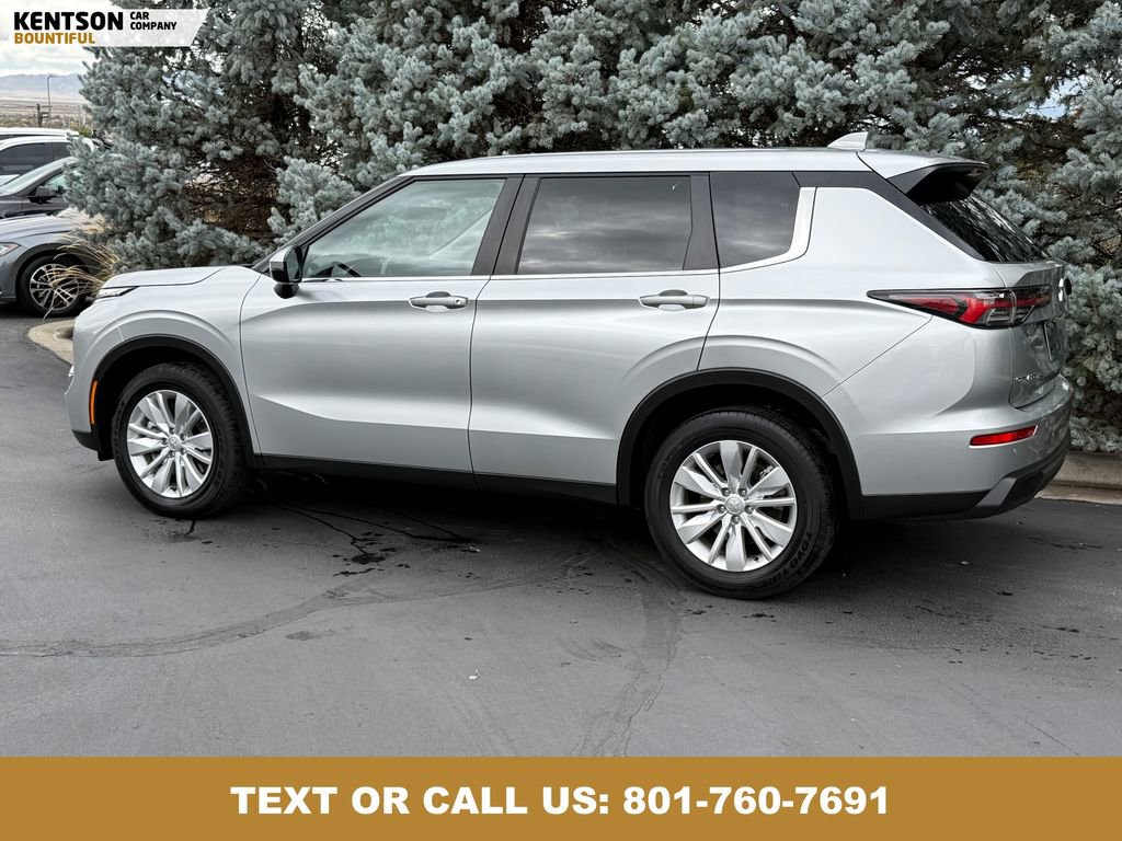 Used 2025 Mitsubishi Outlander ES image 5