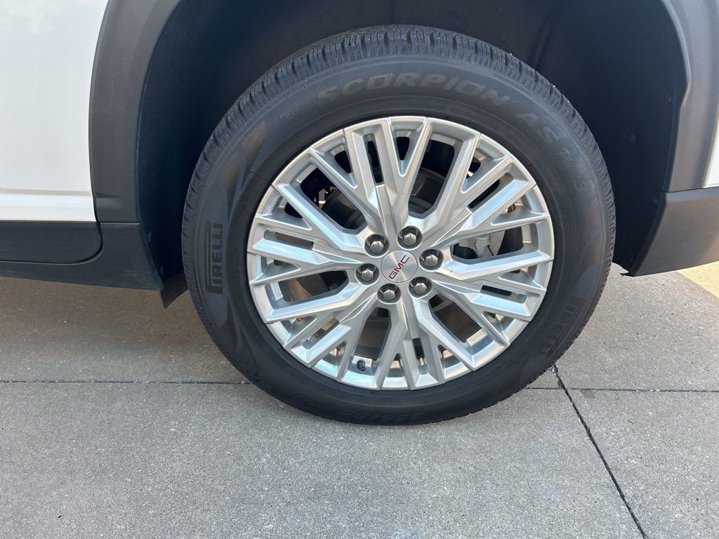 Used 2024 GMC Acadia Elevation image 11