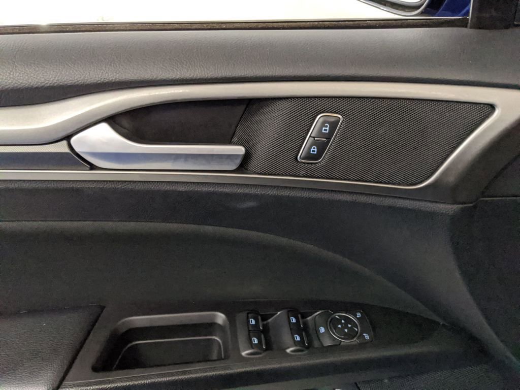 Used 2017 Ford Fusion SE w/ Equipment Group 601A image 15