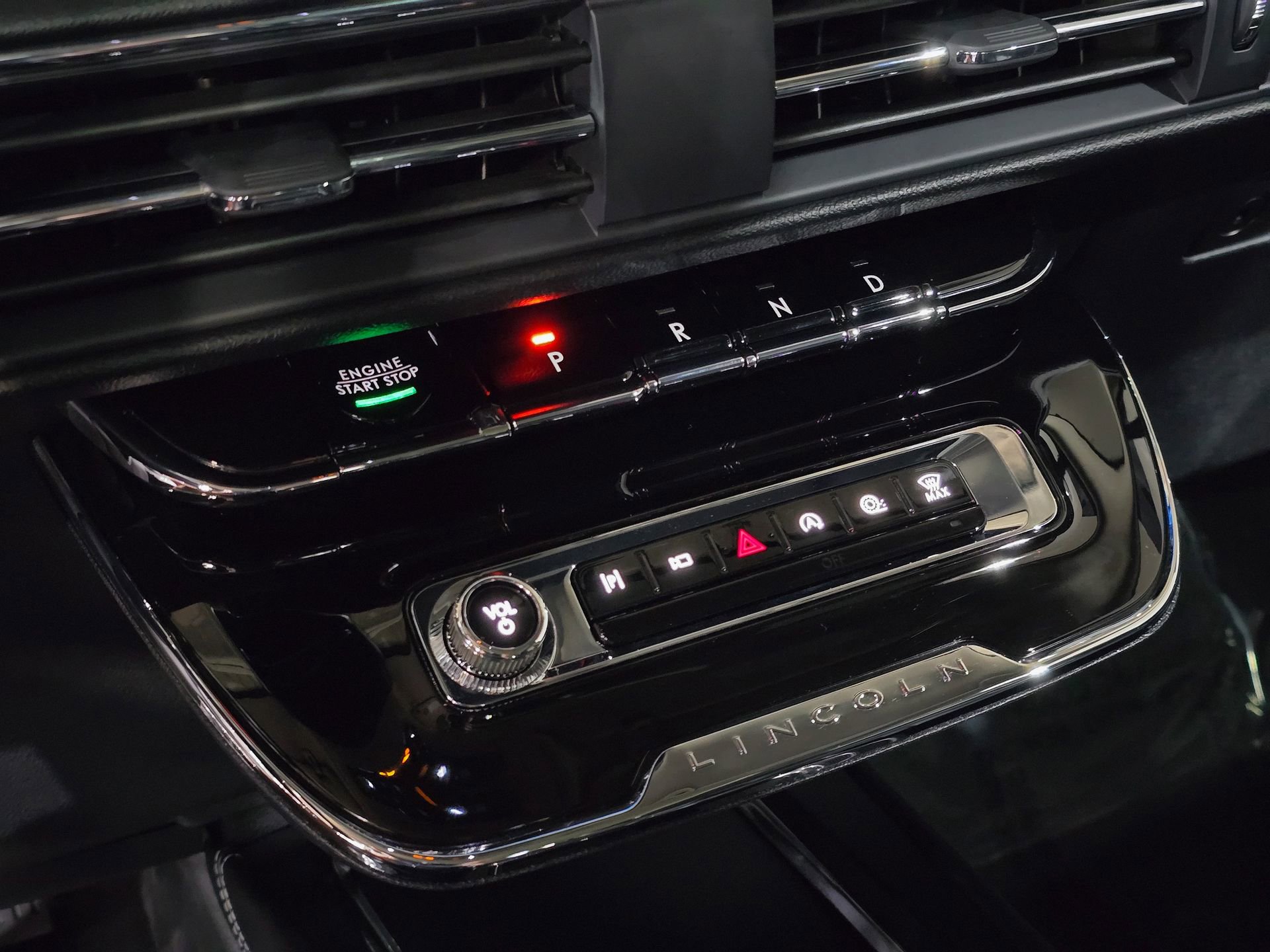 New 2025 Lincoln Corsair Reserve w/ Equipment Group 202A image 27