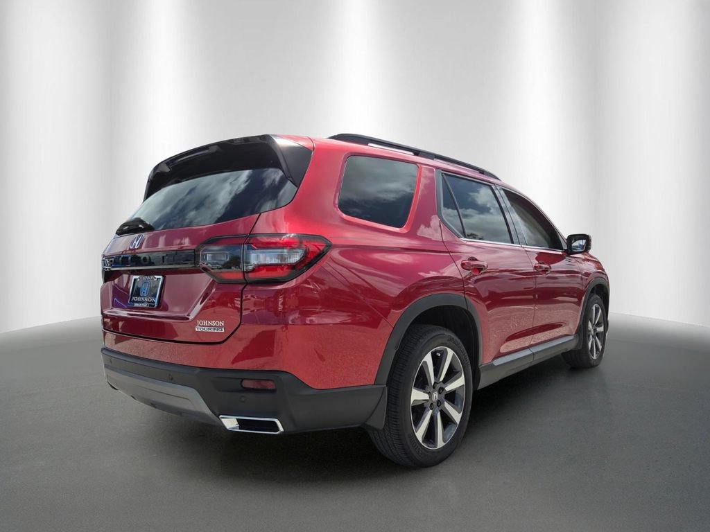 Certified 2025 Honda Pilot Touring image 3
