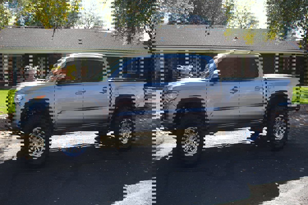 Used 2017 Toyota Tacoma TRD Off-Road image 38