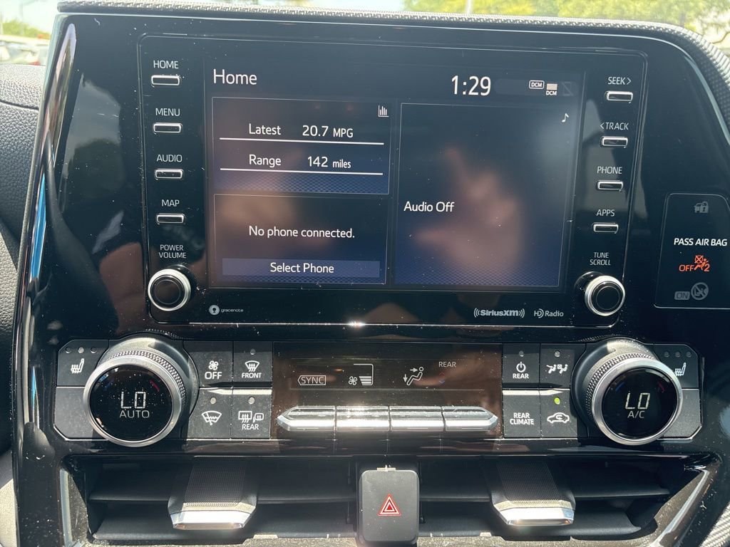 Used 2021 Toyota Highlander XSE FWD image 16