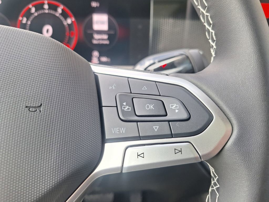 New 2026 Volkswagen Tiguan SE image 14