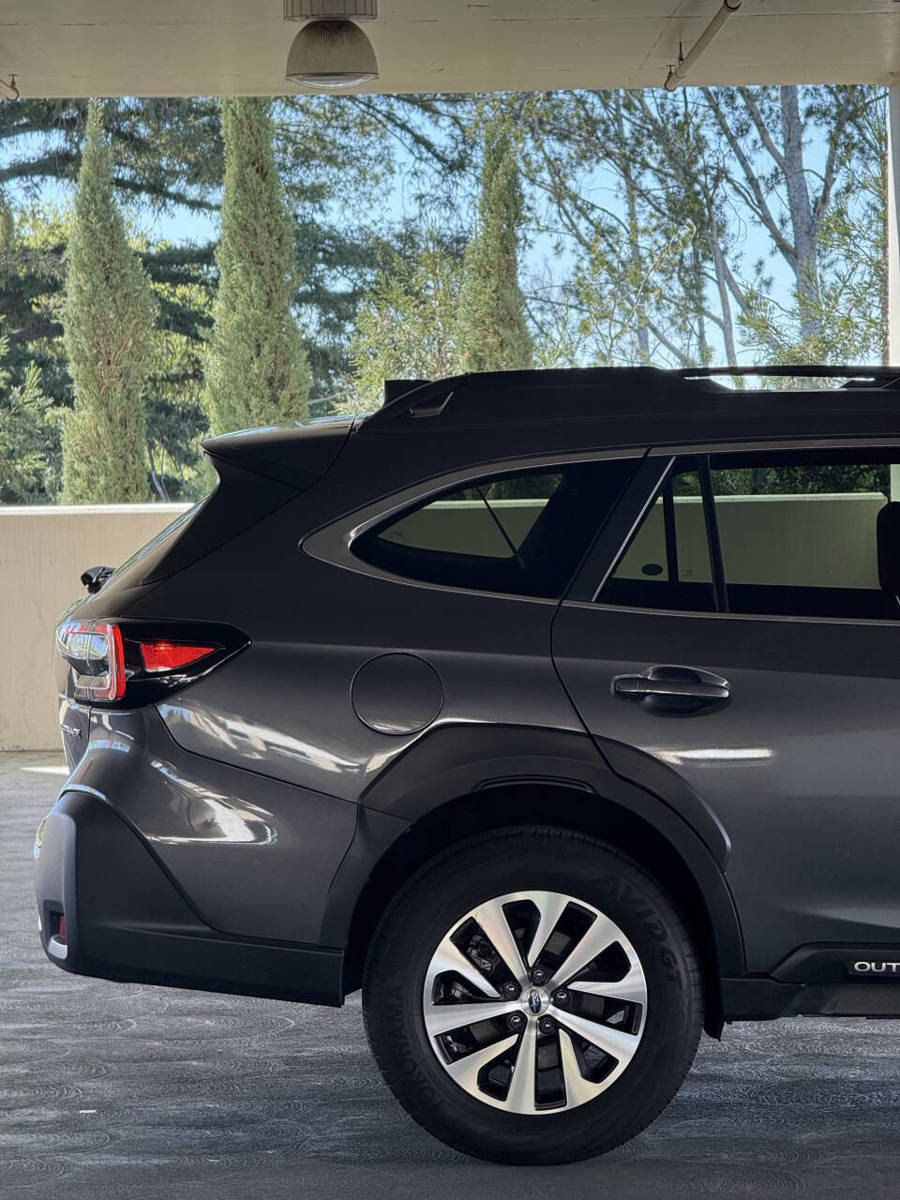 Used 2025 Subaru Outback Premium image 7