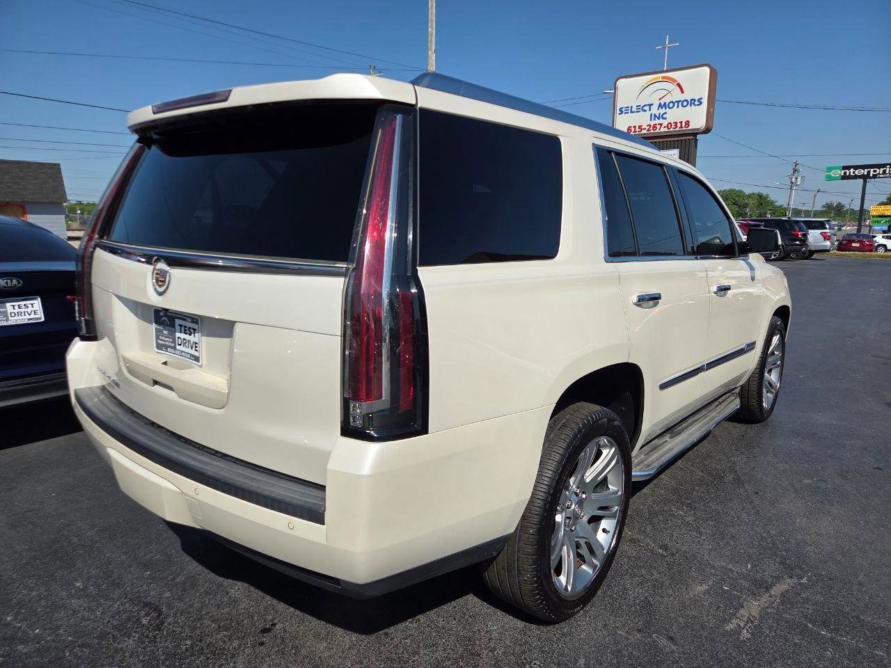Used 2015 Cadillac Escalade Luxury RWD image 5