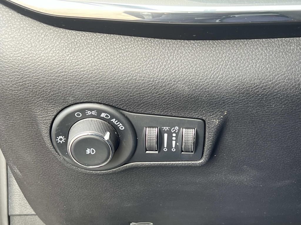 Used 2022 Jeep Compass Limited image 23