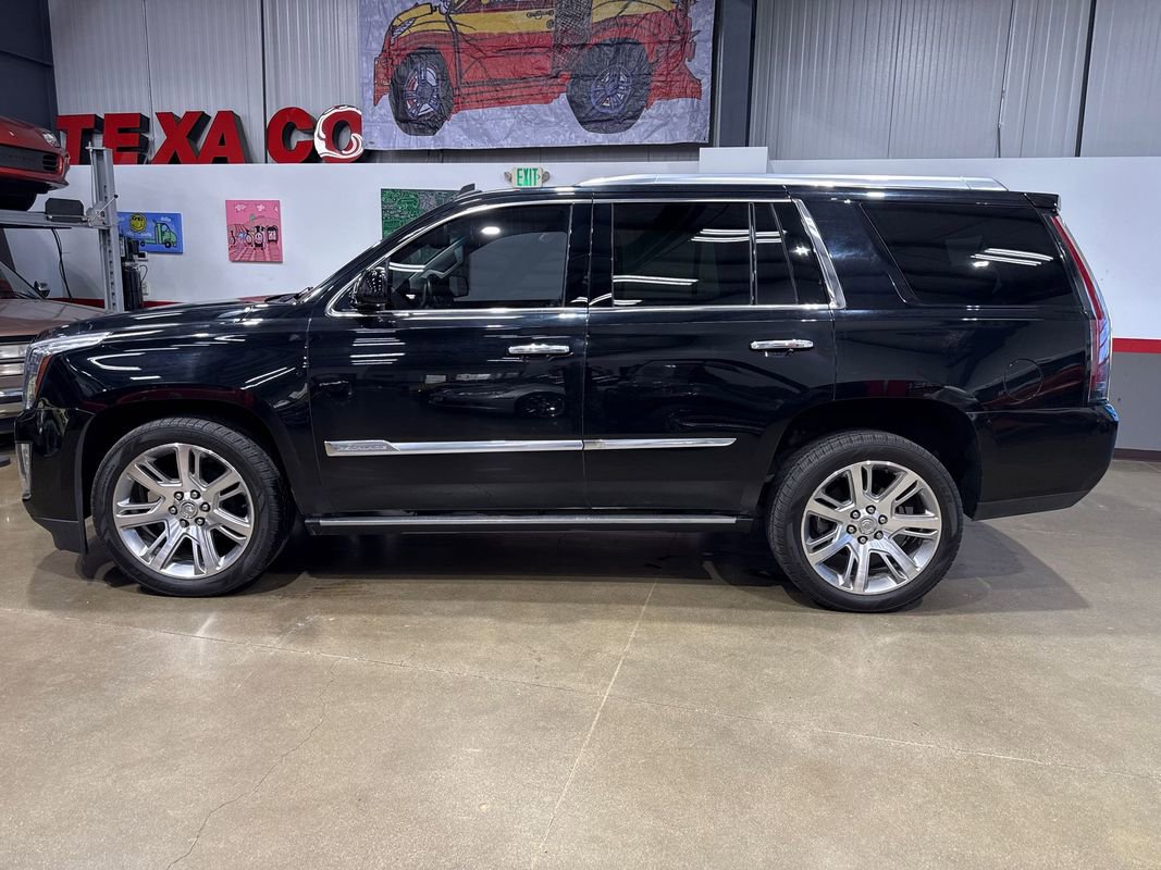 Used 2015 Cadillac Escalade Premium image 4