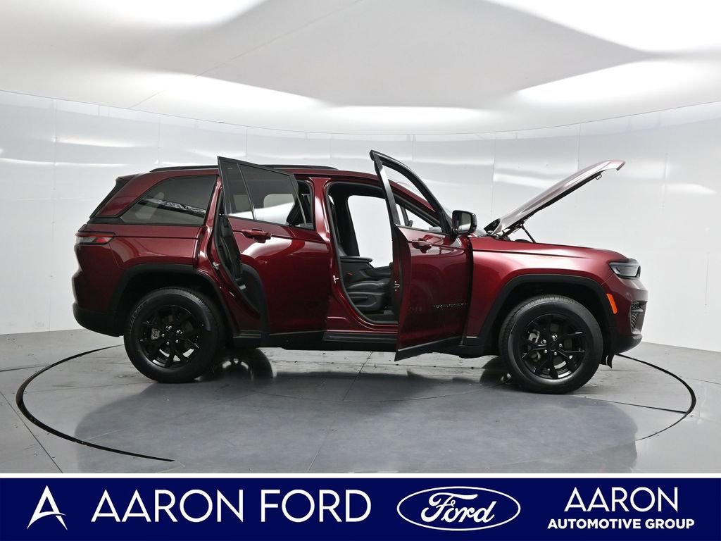 Used 2024 Jeep Grand Cherokee Altitude image 4