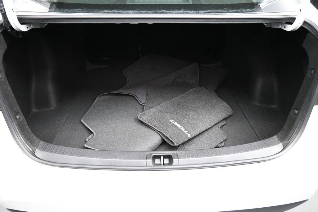 Used 2022 Toyota Corolla LE FWD image 16