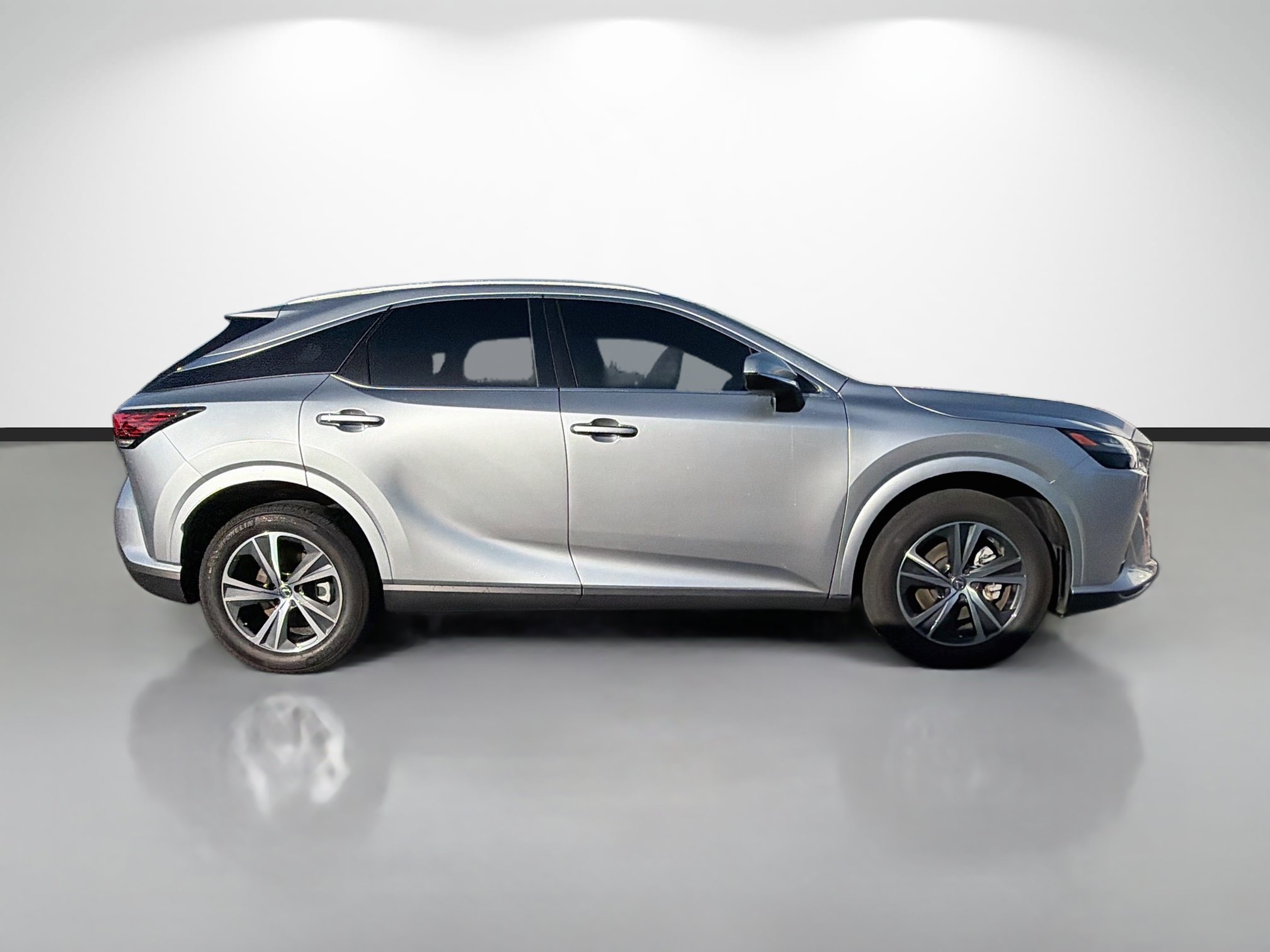 Used 2025 Lexus RX 350h w/ Accessory Package (Z1) AWD/4WD image 2