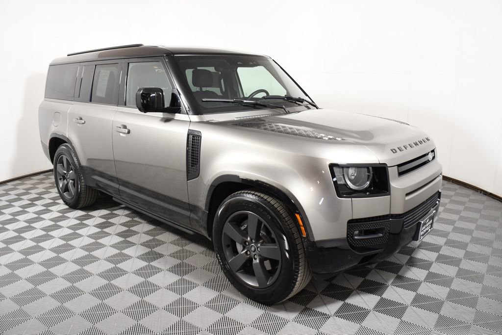 Used 2025 Land Rover Defender 130 X-Dynamic SE image 8