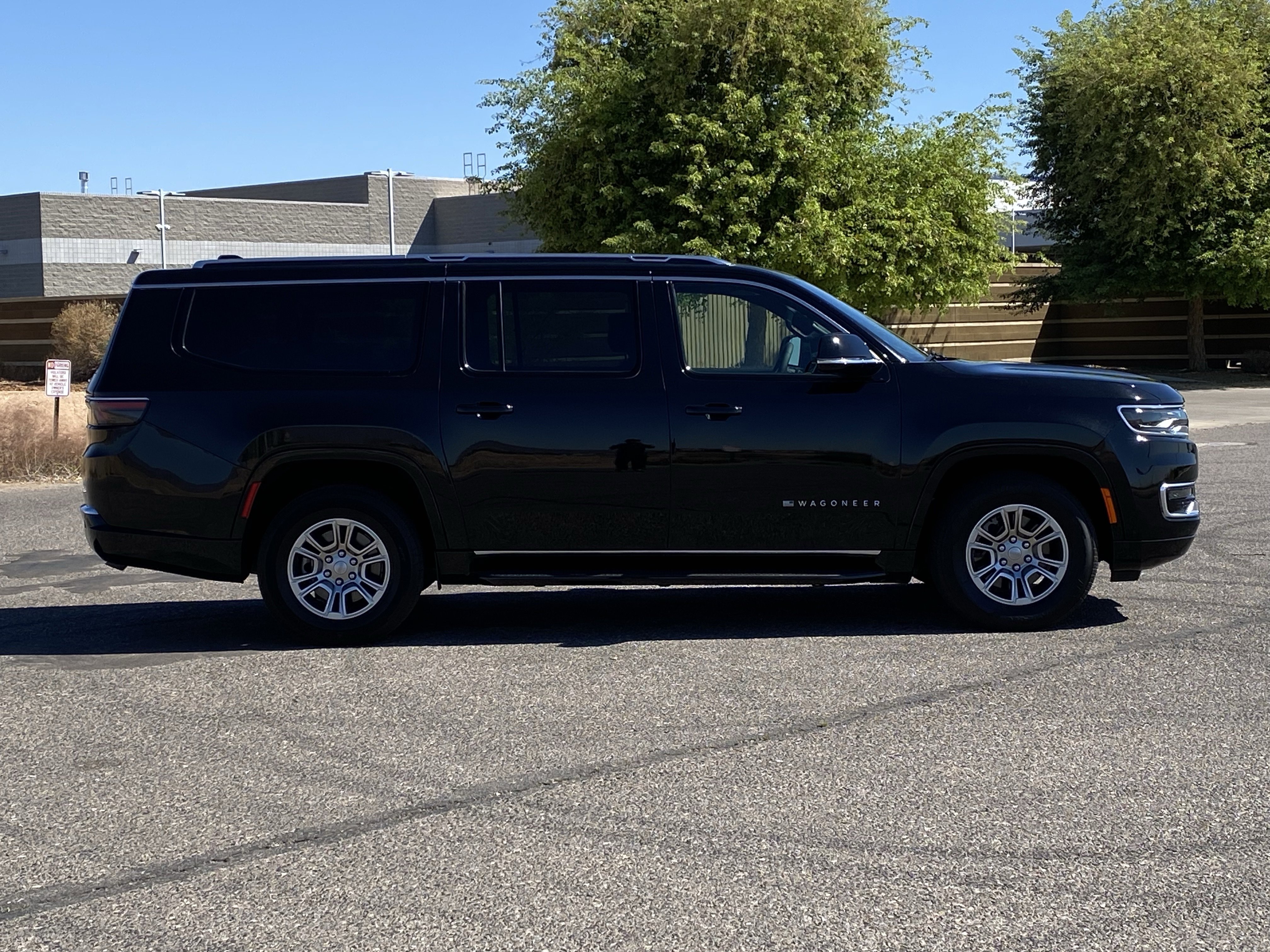 Used 2024 Jeep Wagoneer L 4WD image 2