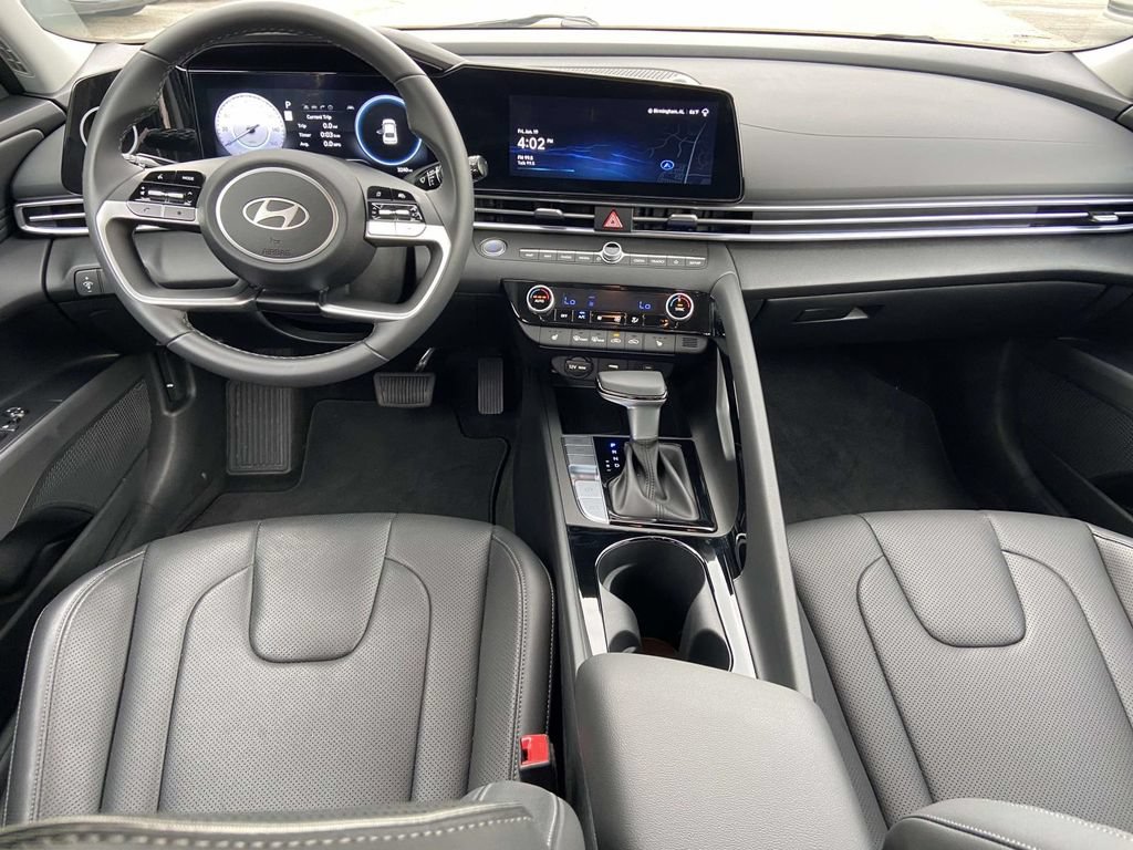 Used 2025 Hyundai Elantra Limited FWD image 11