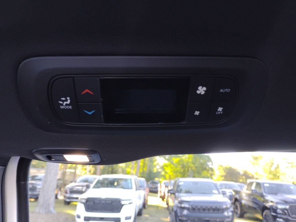 New 2026 Chrysler Pacifica Select image 17