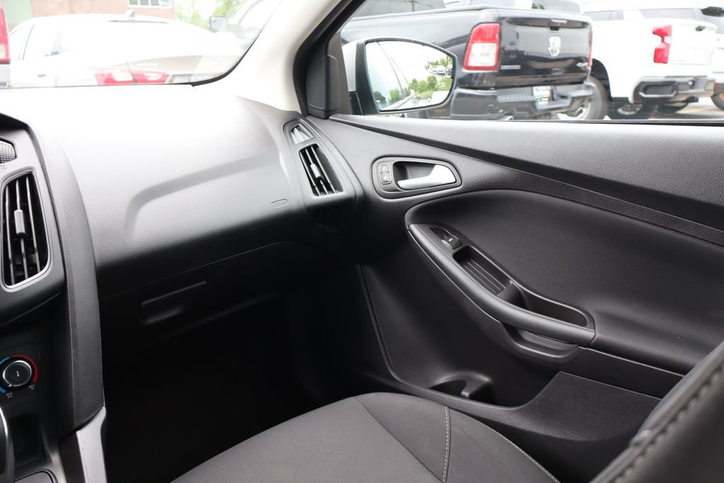 Used 2018 Ford Focus SE FWD image 32