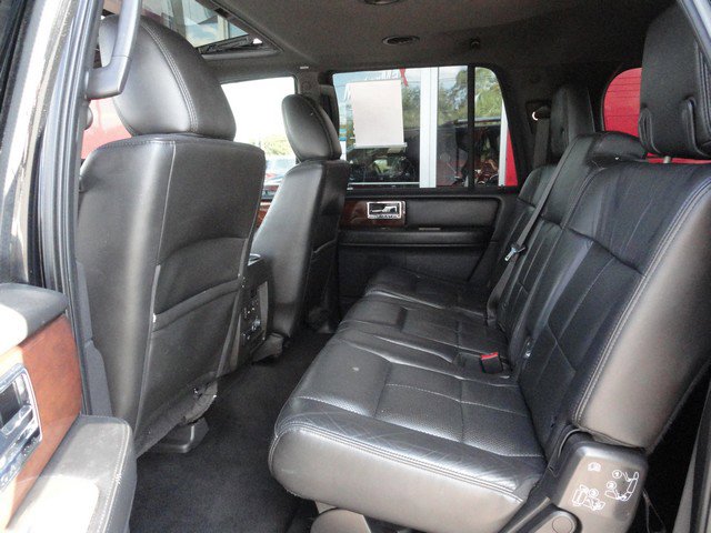 Used 2014 Lincoln Navigator L 4WD w/ Monochrome Appearance Package image 13