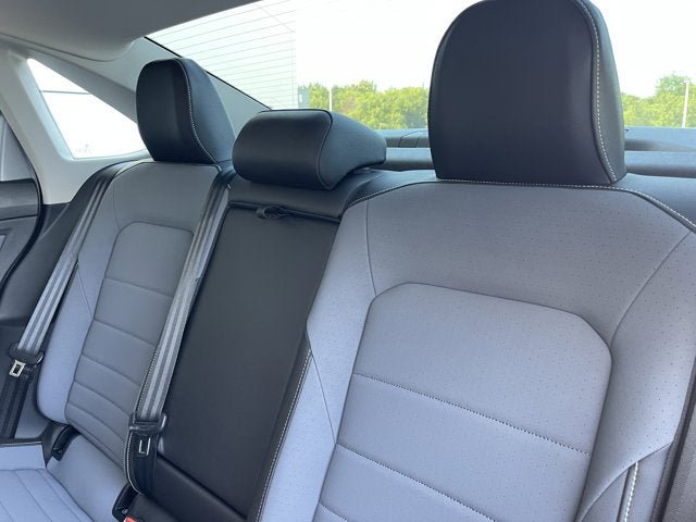 New 2025 Volkswagen Jetta SE FWD image 34
