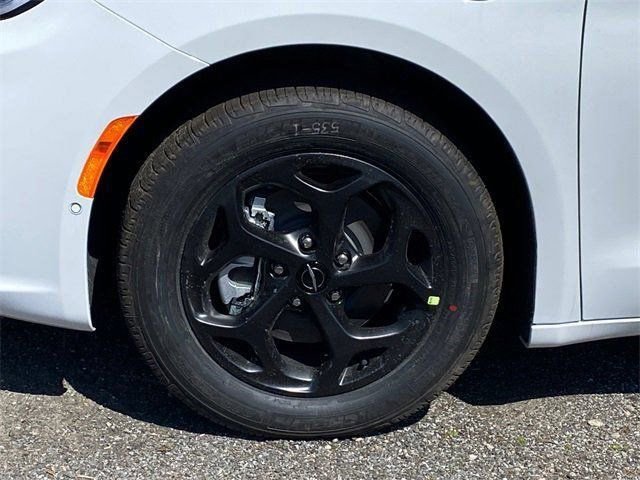 New 2023 Chrysler Pacifica Touring-L w/ S Appearance Package image 5