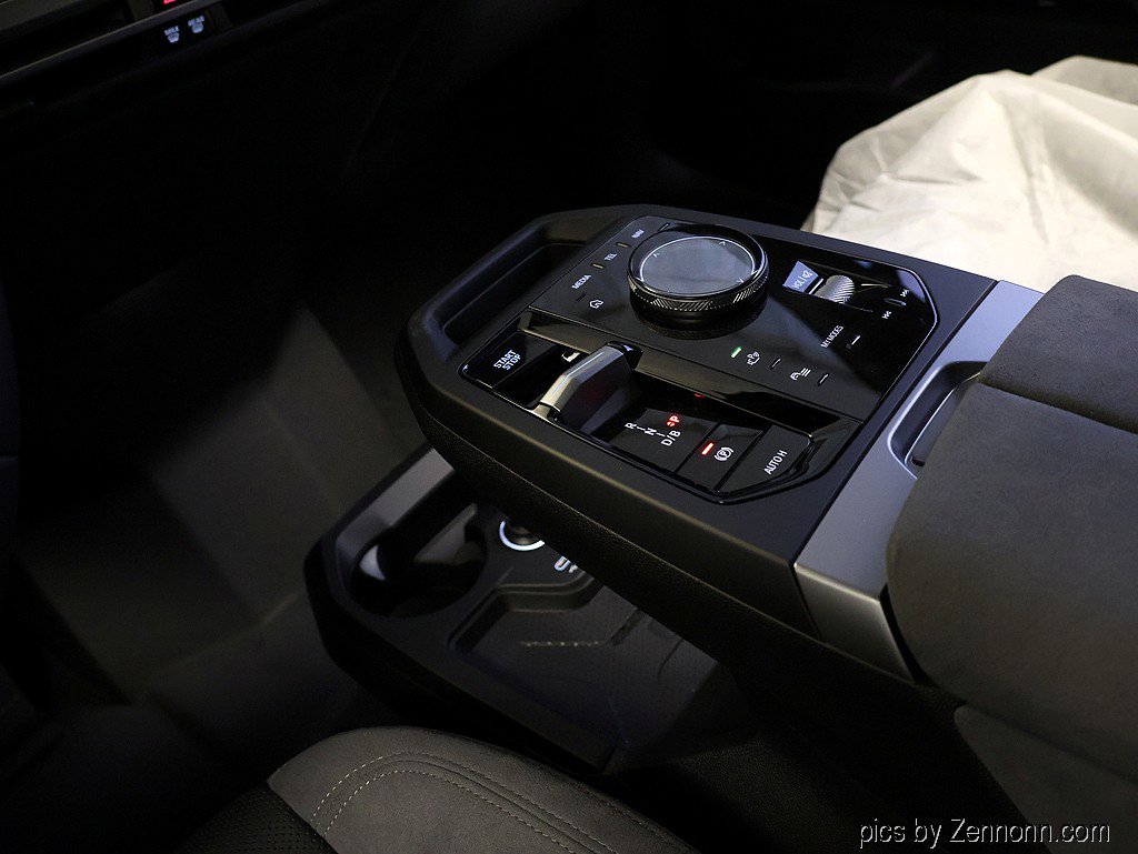 New 2026 BMW iX xDrive60 w/ M Sport Package image 25