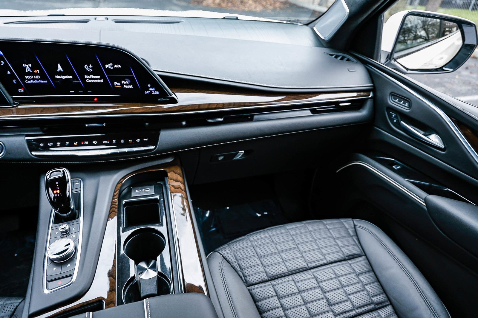 Used 2024 Cadillac Escalade ESV Sport Platinum image 15