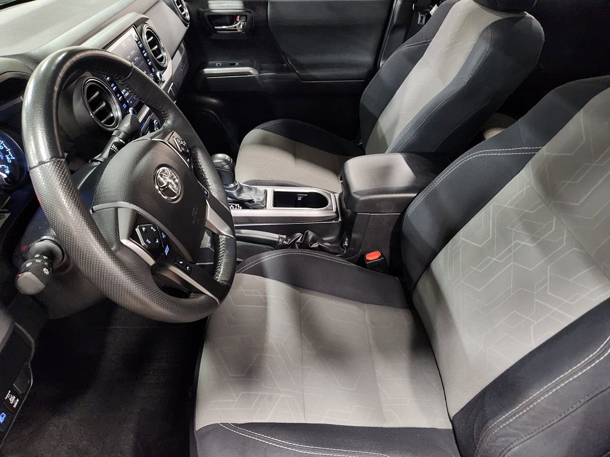 Used 2021 Toyota Tacoma TRD Sport w/ Technology Package image 31