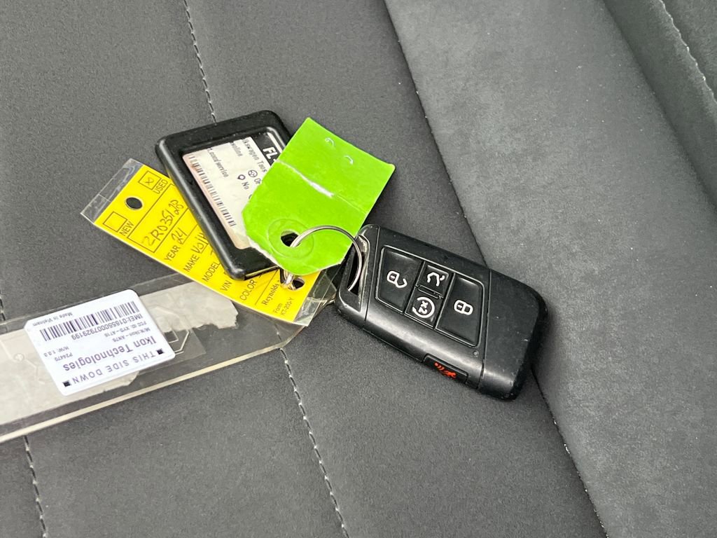 Used 2024 Volkswagen Taos SE image 33