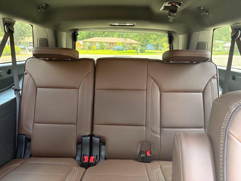 Used 2025 Chevrolet Suburban High Country AWD/4WD image 22