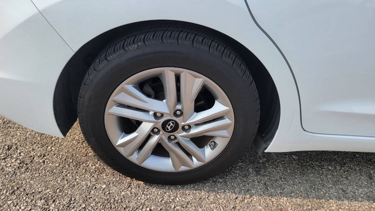 Used 2020 Hyundai Elantra Value Edition FWD image 15