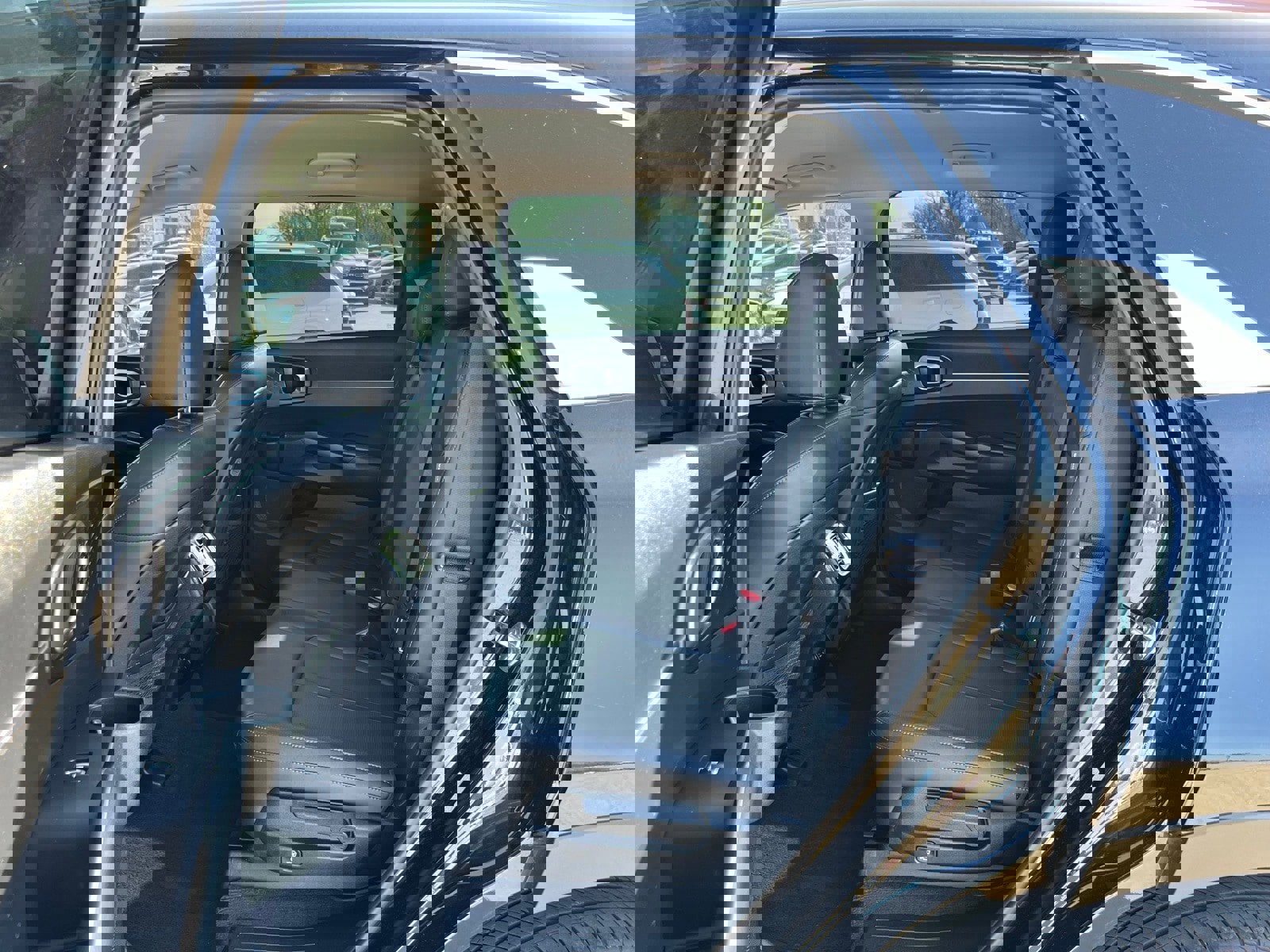 Used 2024 Kia Sorento S w/ Panoramic Sunroof Package image 19