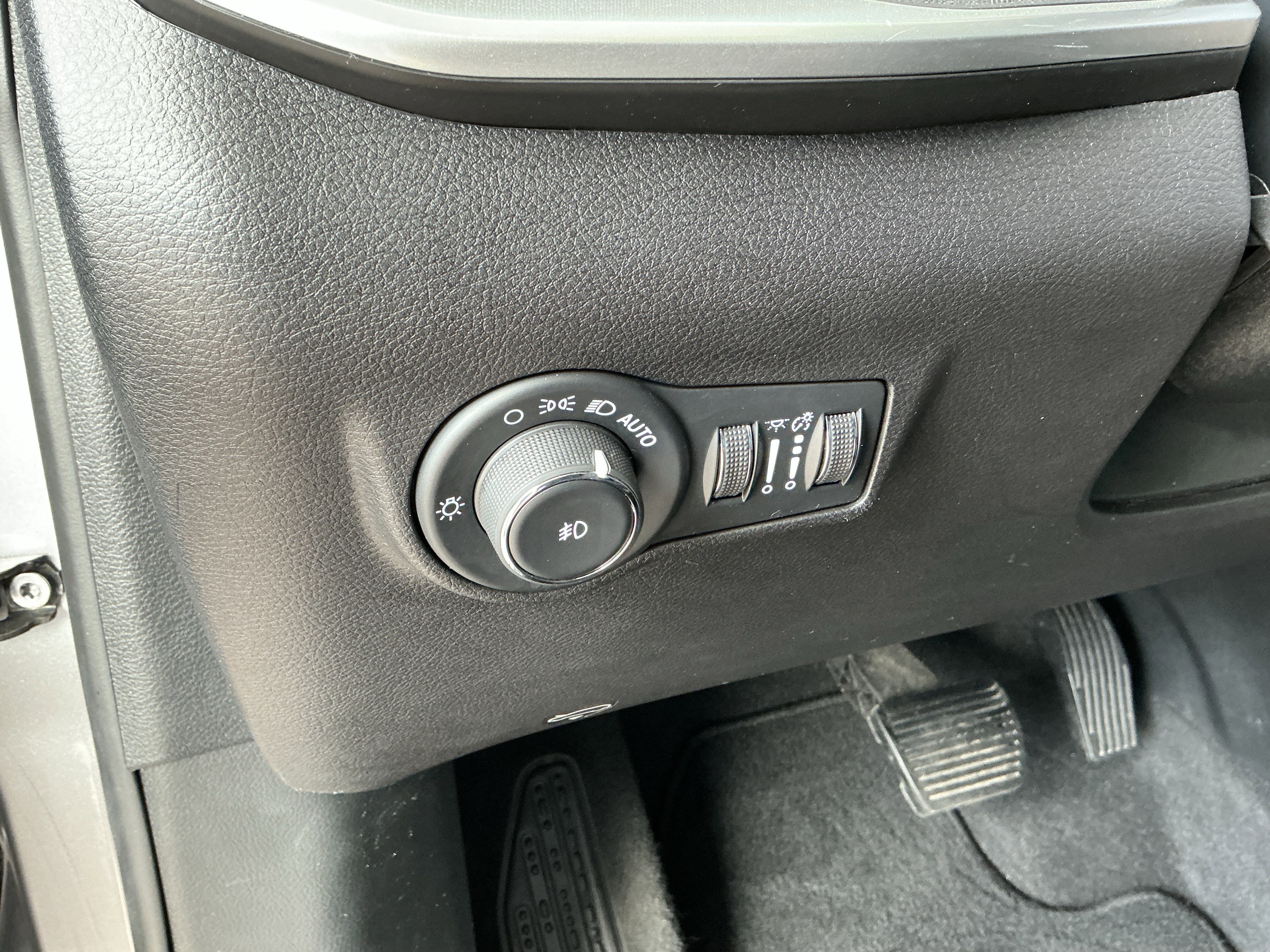 Used 2024 Jeep Compass Latitude w/ Altitude Special Edition image 30