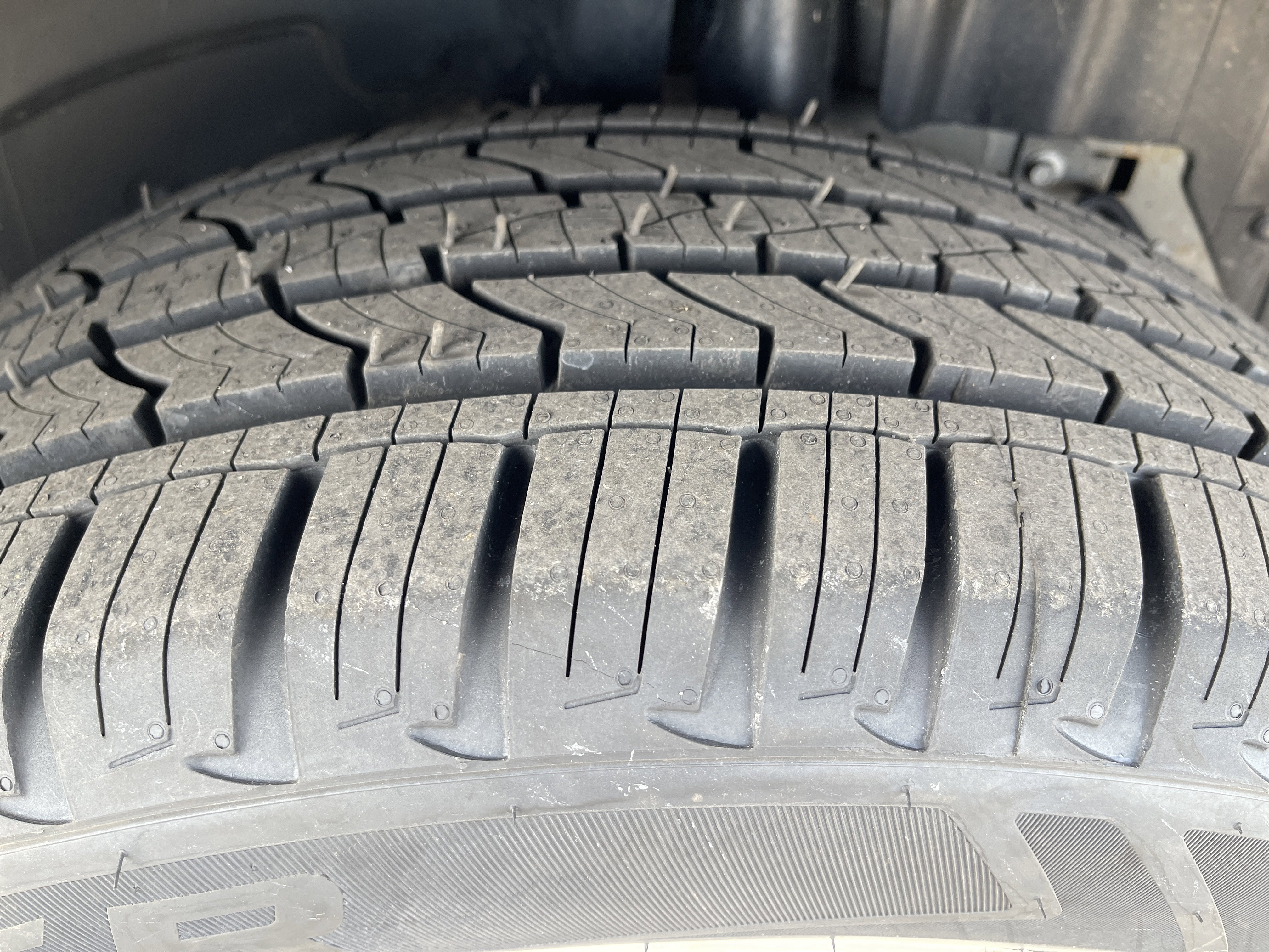 Used 2018 Ford Explorer XLT w/ Equipment Group 202A image 27
