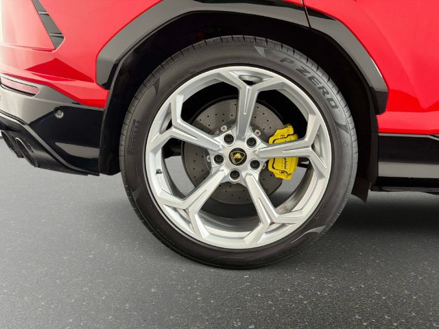 Used 2020 Lamborghini Urus AWD/4WD image 17
