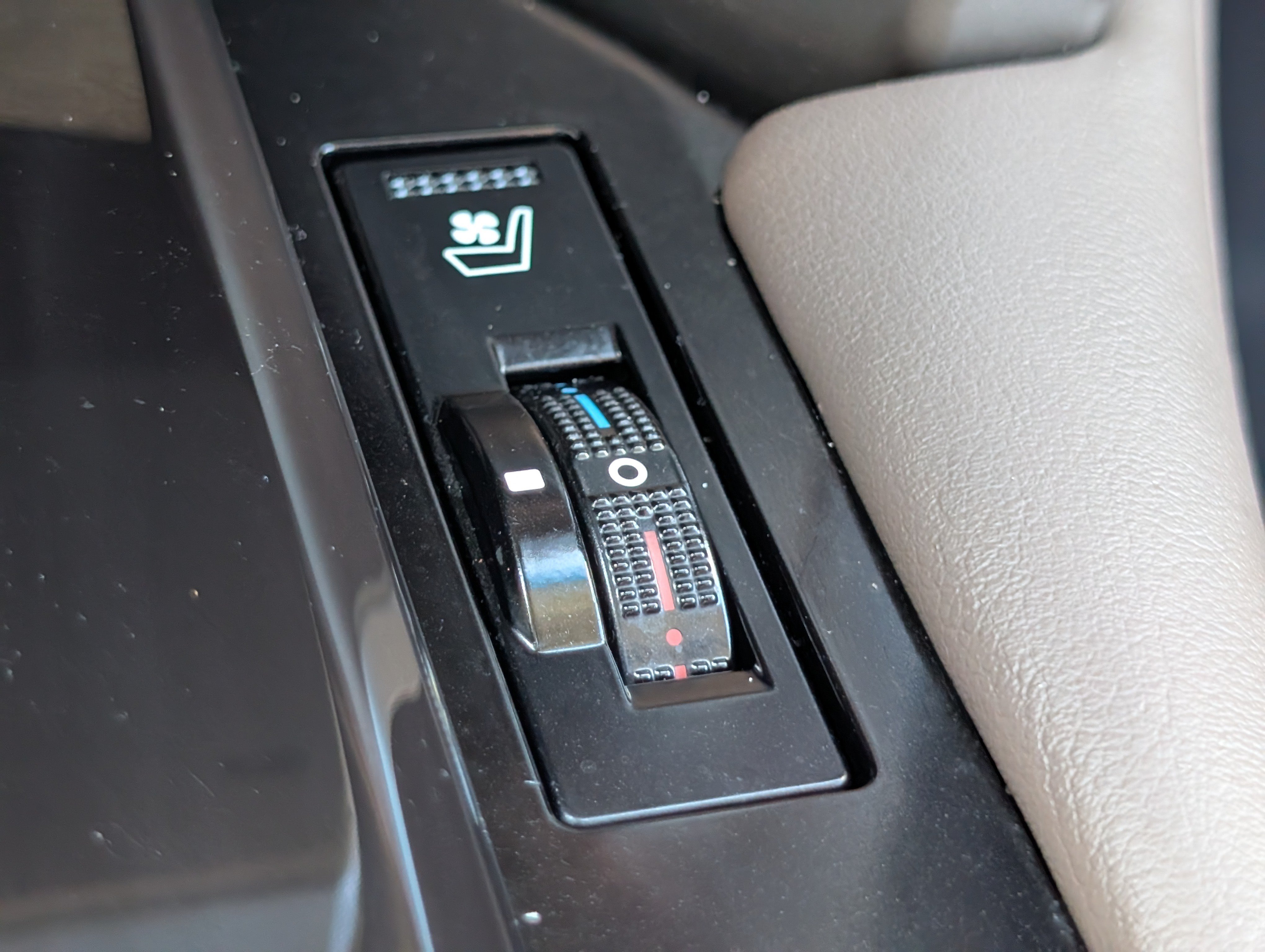 Used 2021 Lexus GX 460 w/ Accessory Package AWD/4WD image 27