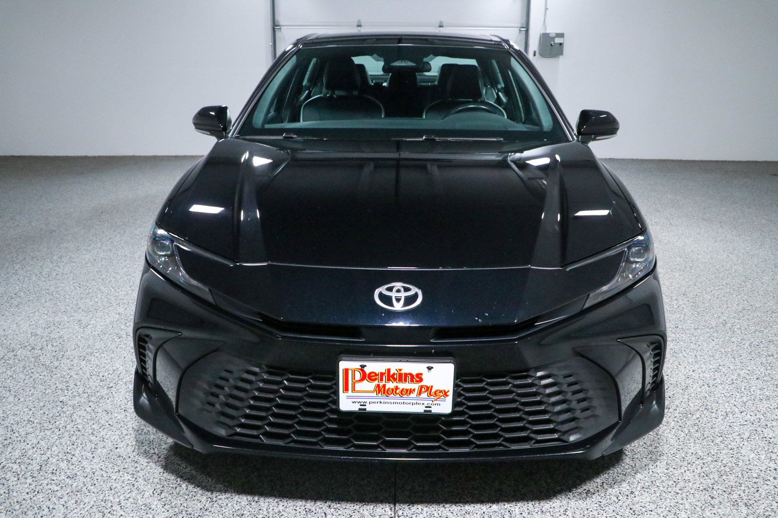 Used 2025 Toyota Camry SE FWD image 4