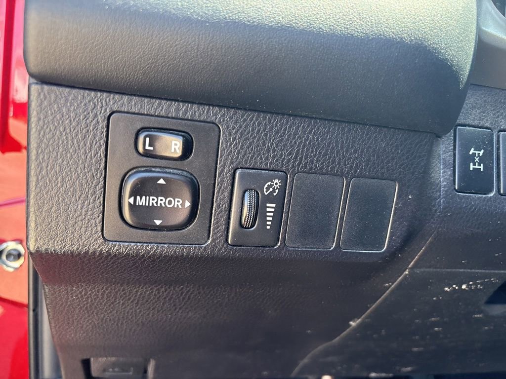 Used 2016 Toyota RAV4 XLE AWD/4WD image 25