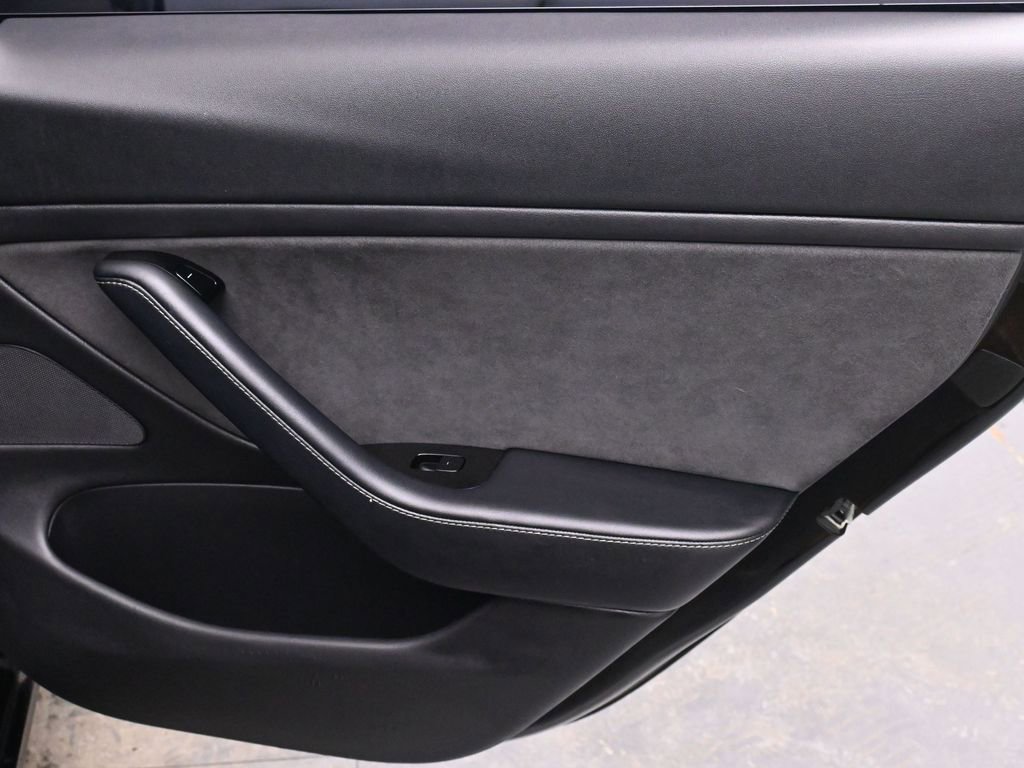 Used 2018 Tesla Model 3 Long Range image 16