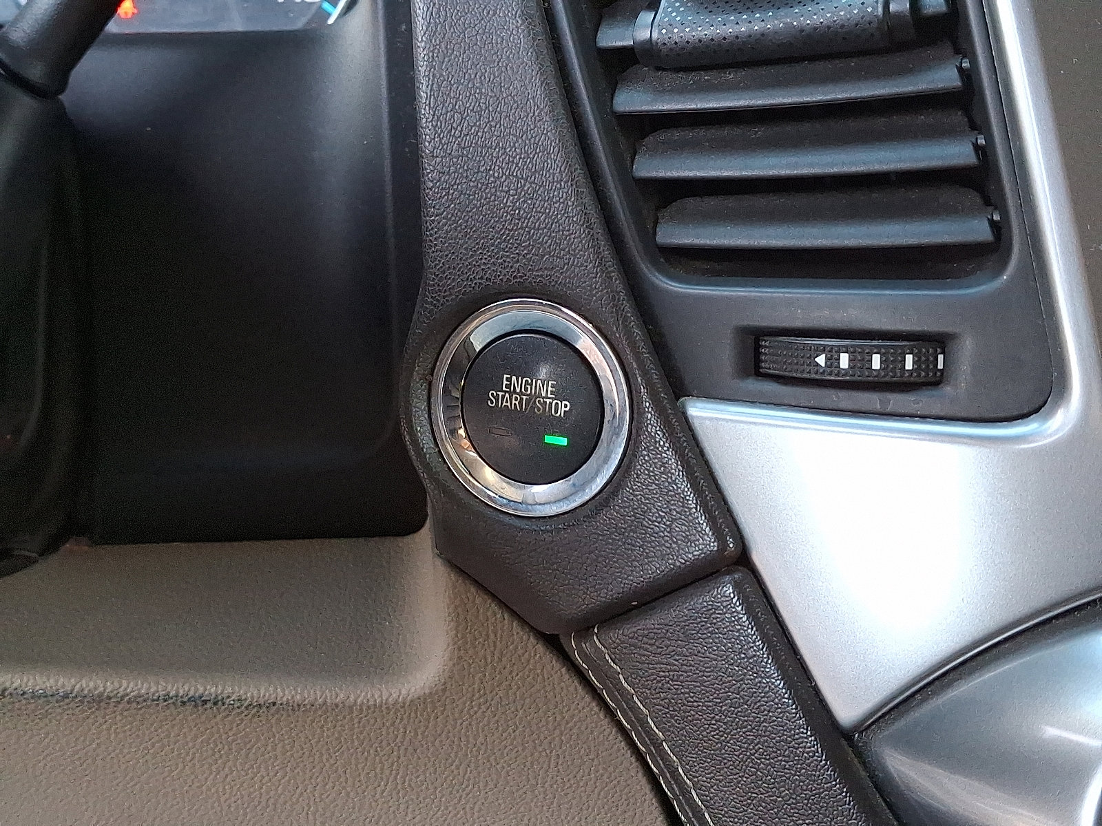 Used 2015 Chevrolet Suburban LTZ image 30