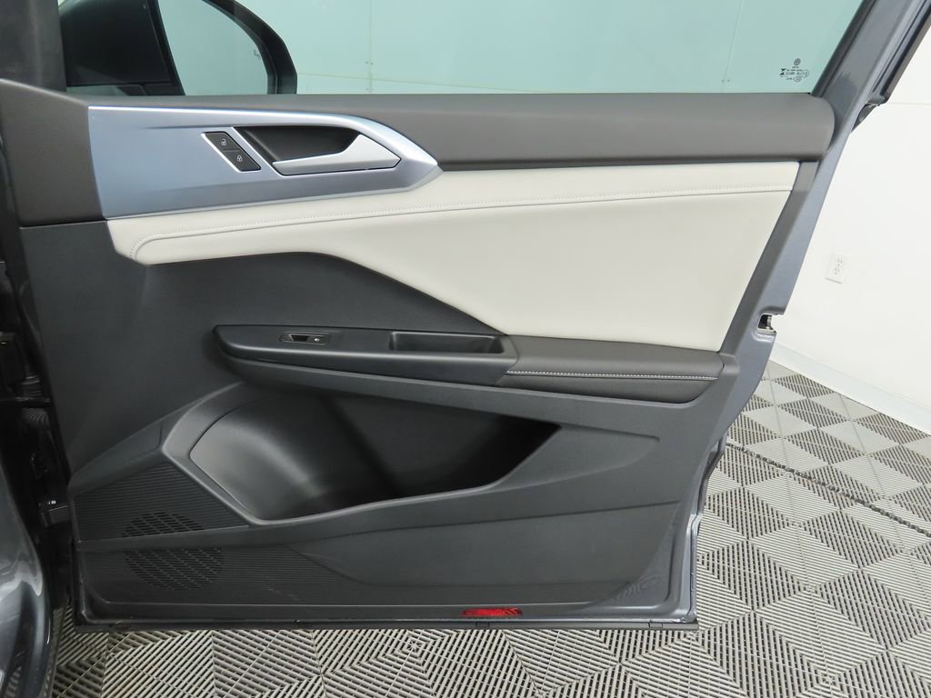 Used 2025 Volkswagen Taos SE w/ Panoramic Sunroof Package image 25