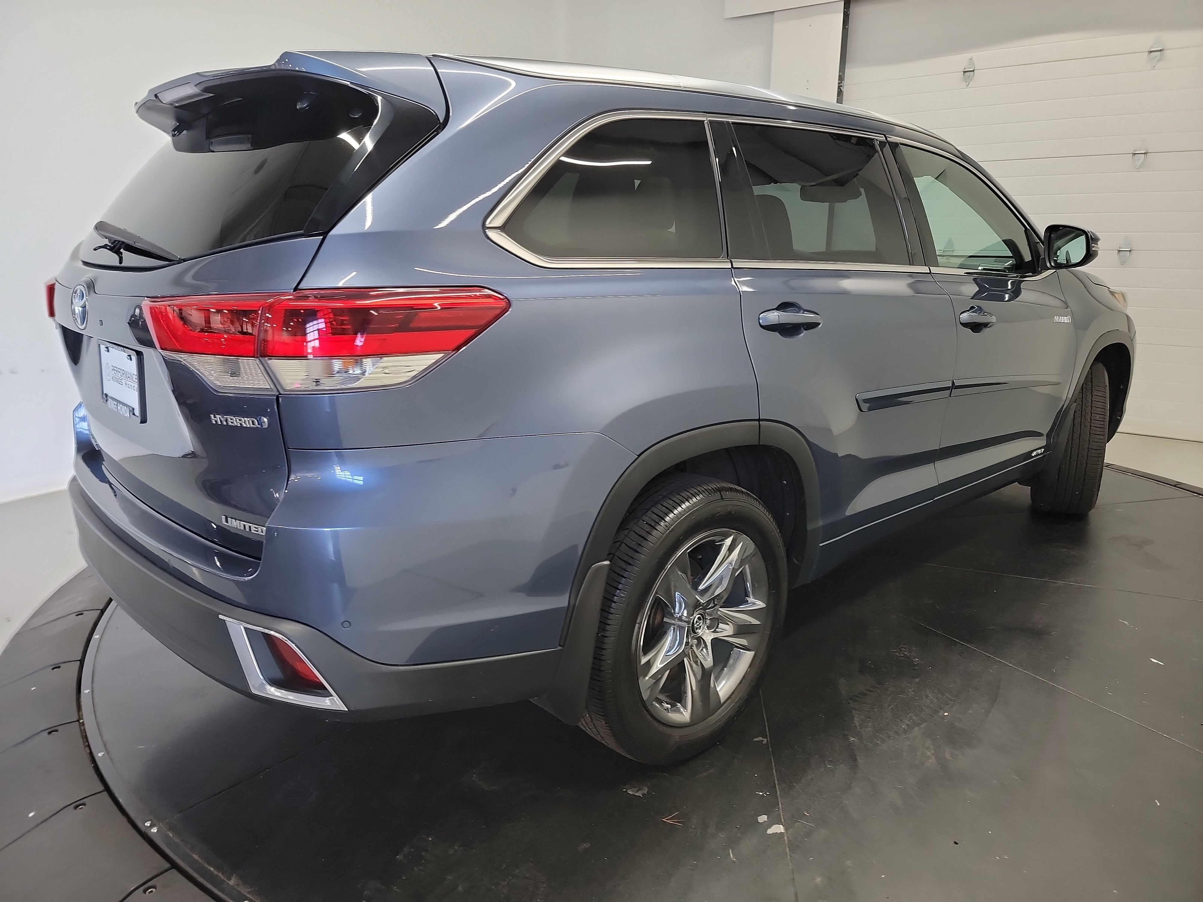 Used 2018 Toyota Highlander Limited Platinum AWD/4WD image 9