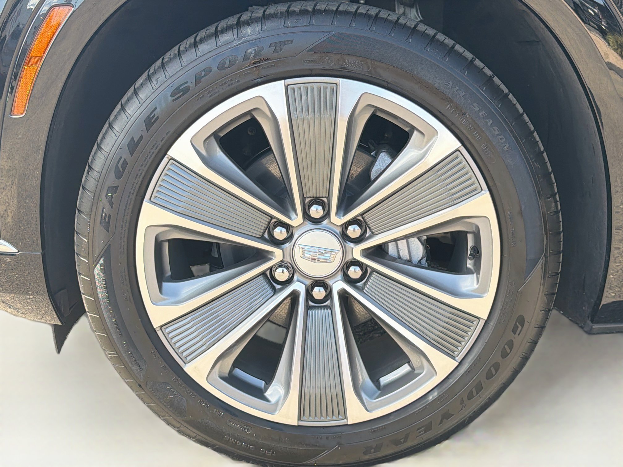 Certified 2026 Cadillac Vistiq Luxury AWD/4WD image 34