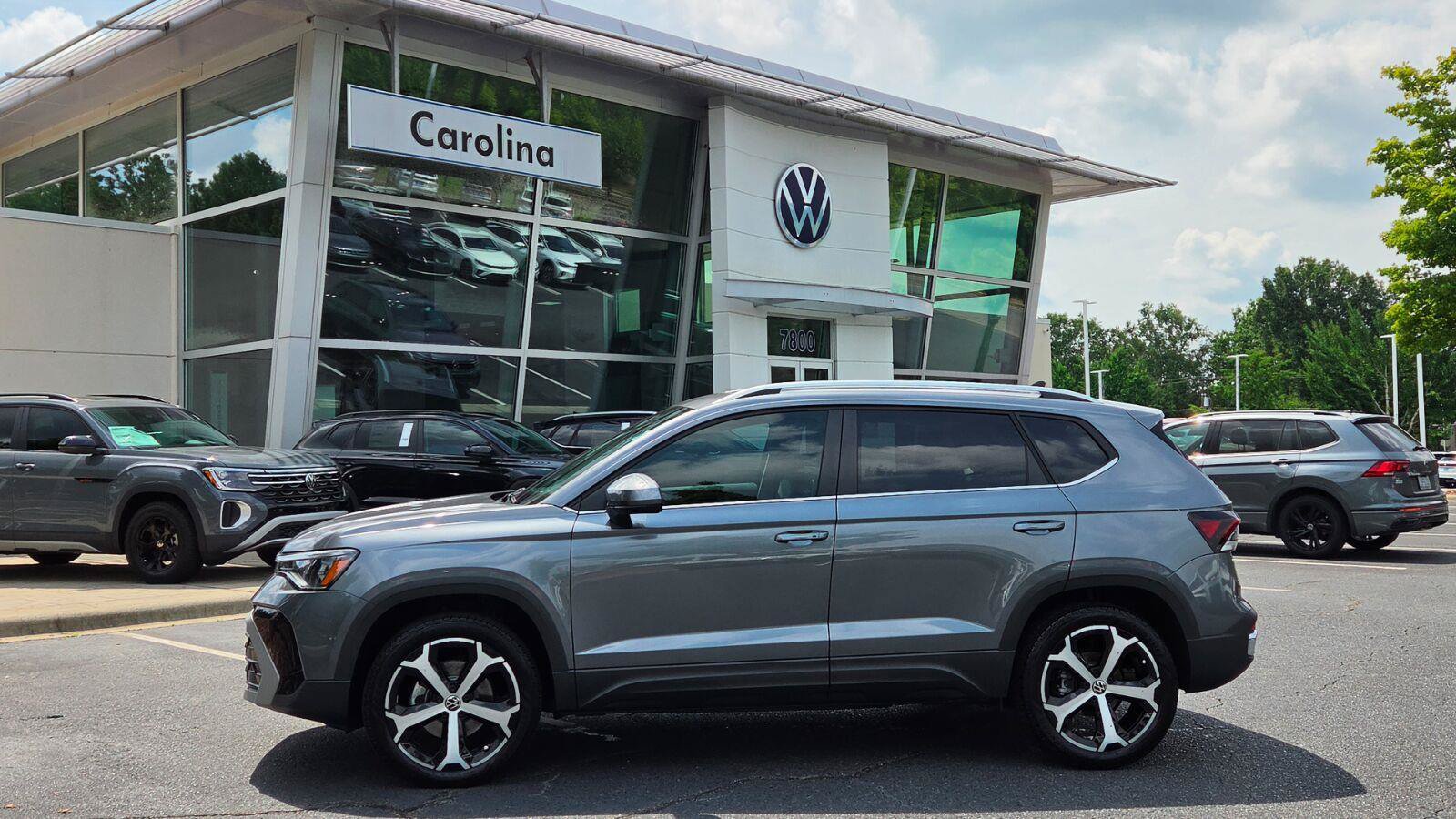 Certified 2025 Volkswagen Taos SEL AWD/4WD image 2