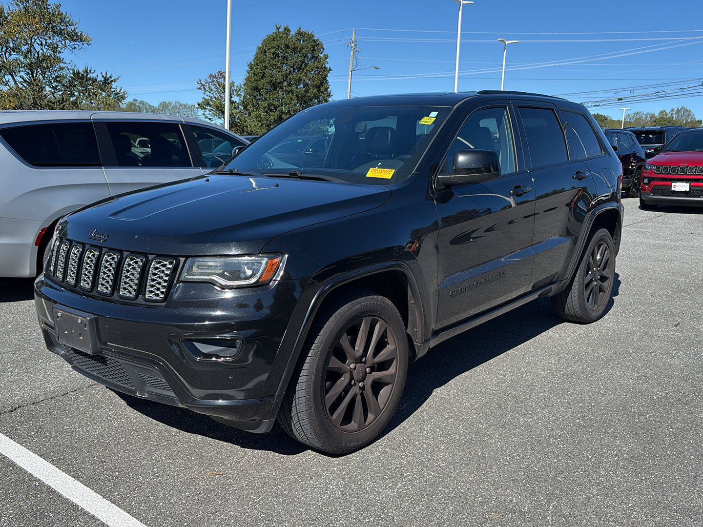 Used 2019 Jeep Grand Cherokee Altitude AWD/4WD image 3