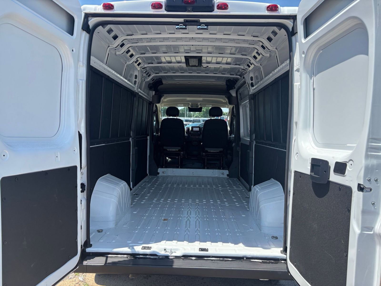 Used 2026 RAM ProMaster 2500 w/ Convenience Group FWD image 29