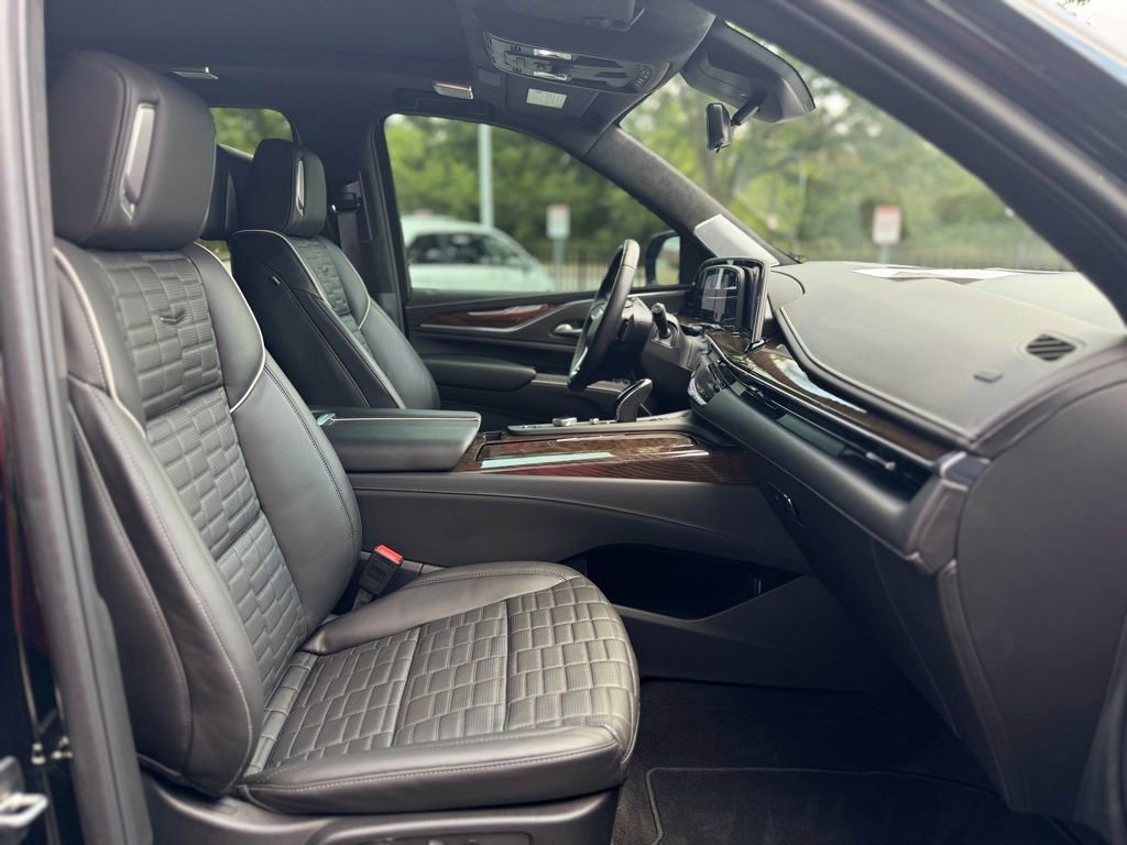 Used 2024 Cadillac Escalade ESV Sport Platinum w/ LPO, ONYX Package image 40