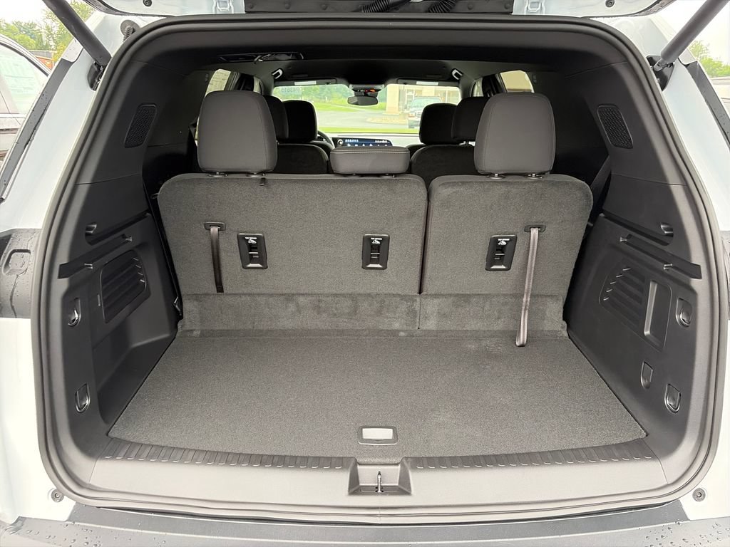 New 2027 Chevrolet Traverse LT FWD image 6