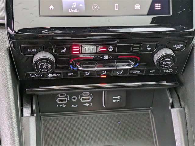 New 2025 Jeep Grand Cherokee Altitude image 21