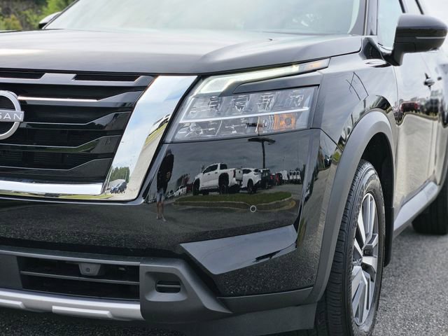 Certified 2024 Nissan Pathfinder SL FWD image 9